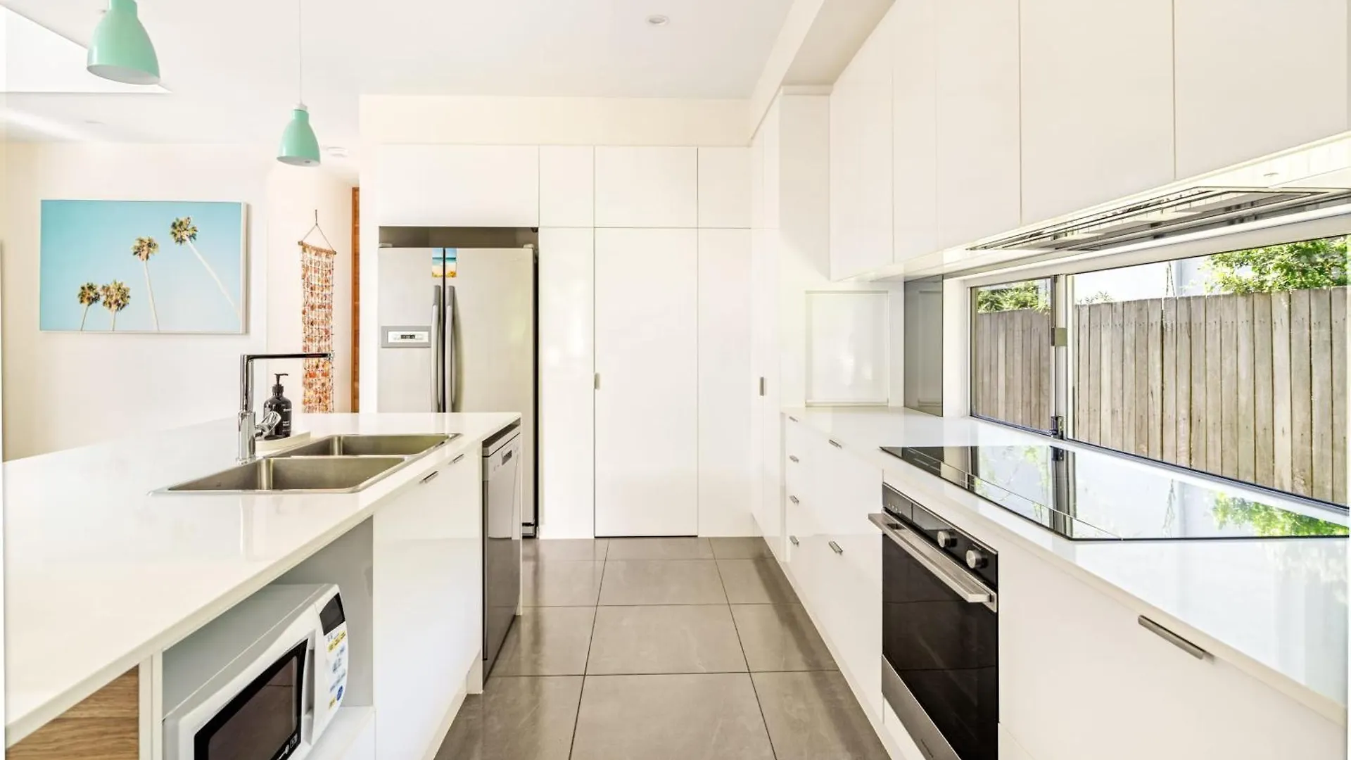 Mount Coolum Beachfront Abode With Private Rooftop Yaroomba
