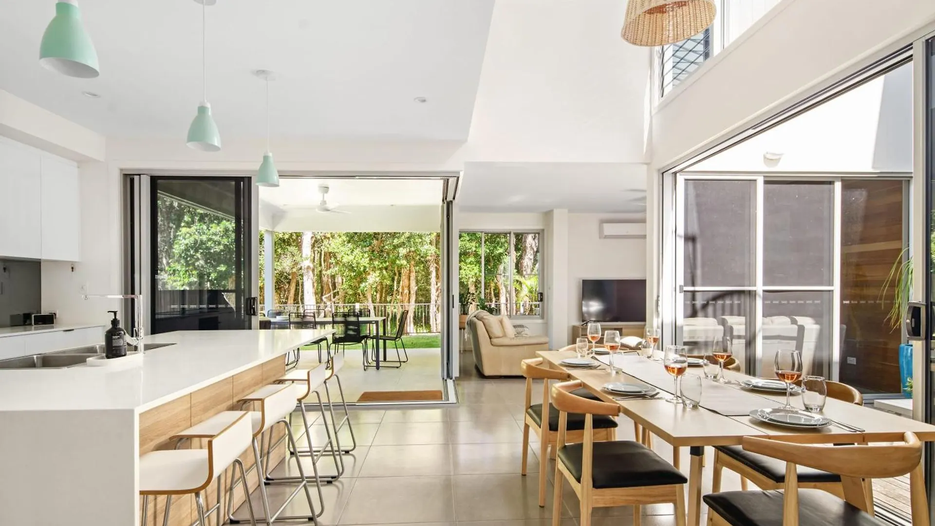 Contacts de Mount Coolum Beachfront Abode With Private Rooftop