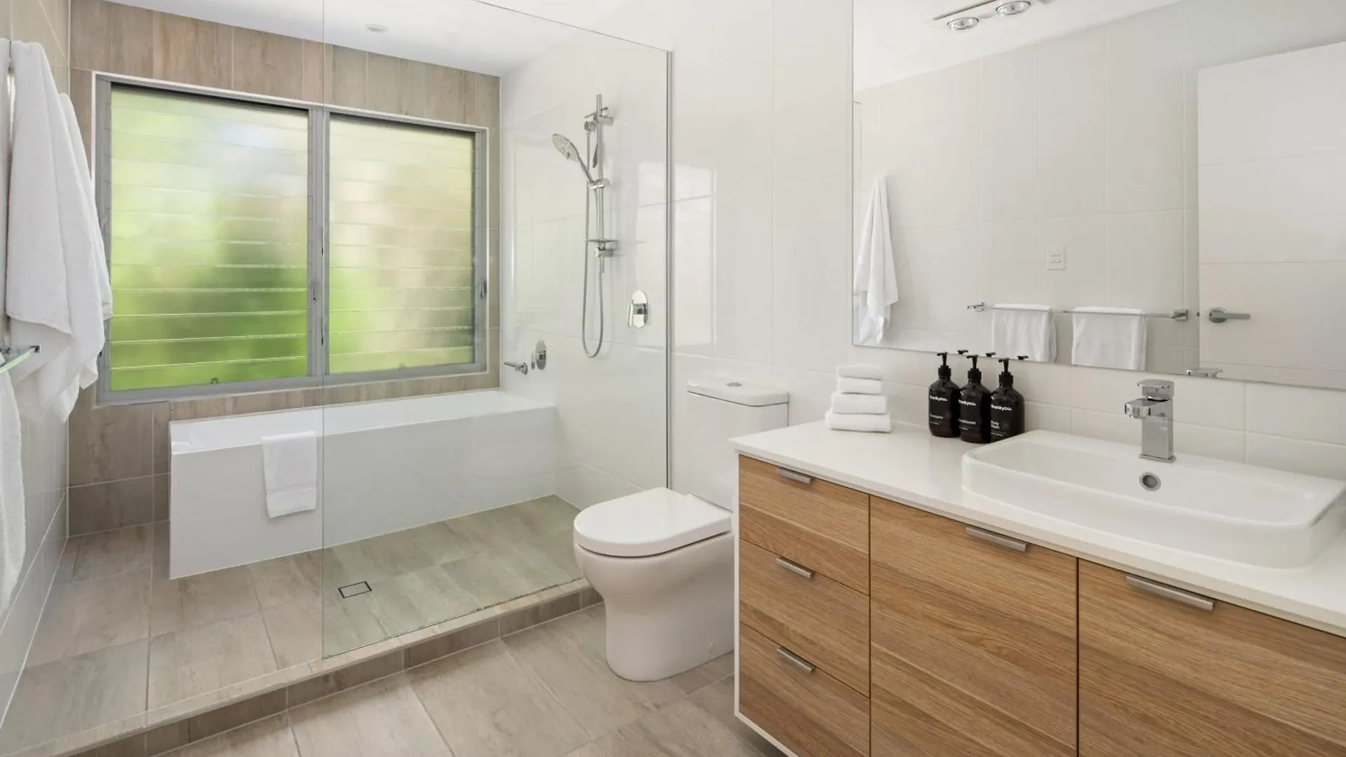 Mount Coolum Beachfront Abode With Private Rooftop Yaroomba Hébergement de vacances
