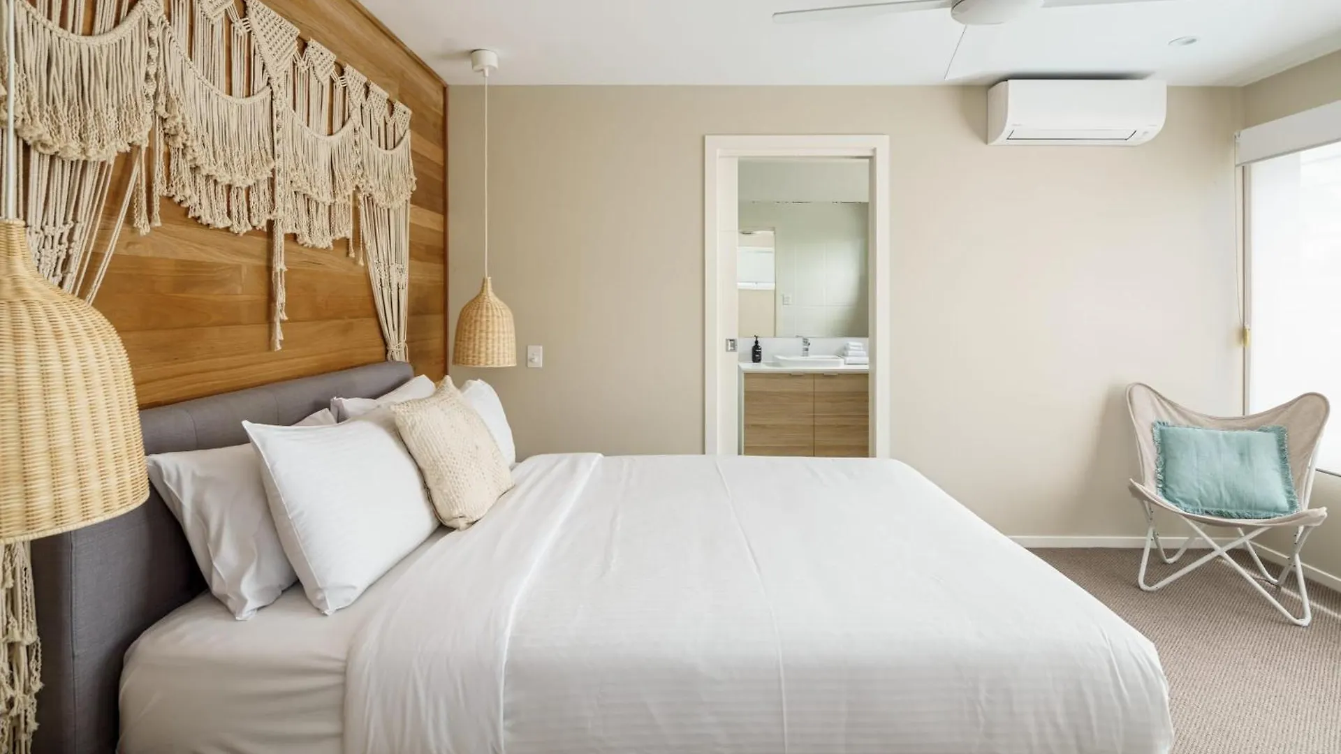 Hébergement de vacances Mount Coolum Beachfront Abode With Private Rooftop Yaroomba Australie