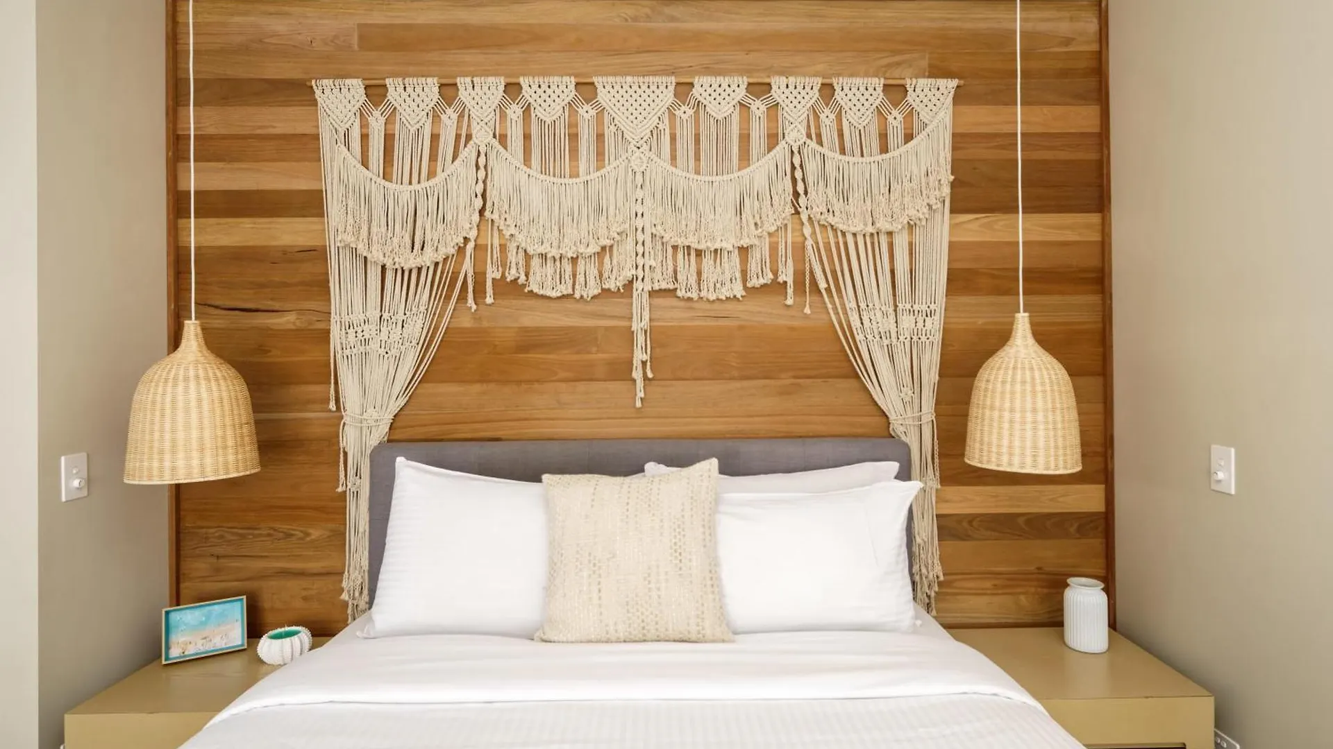Mount Coolum Beachfront Abode With Private Rooftop Yaroomba Hébergement de vacances